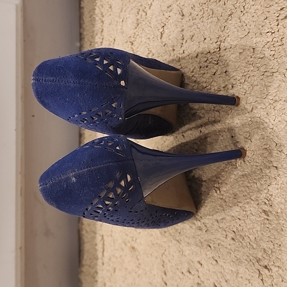 Diva Lounge blue velvet w/gold stiletto heels - Picture 2 of 3
